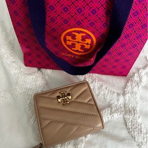 tory burch wallet